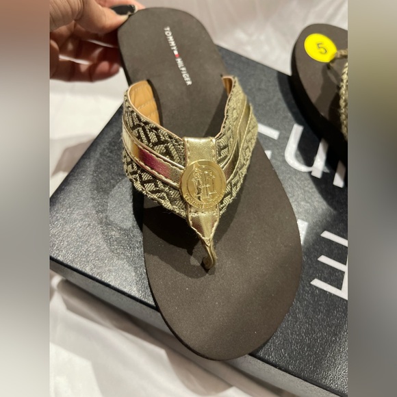 New Tommy hilfiger flip flop - Picture 2 of 5